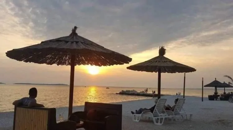 Stylish Suburb Apartment With Private Parking And Wi-Fi In Residential Area Between City Centre And Hidrobaza Beach Pula
