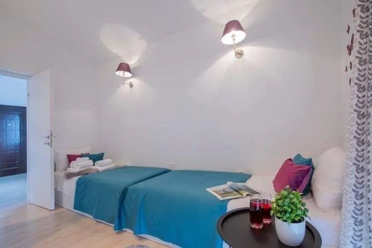 Stylish Suburb Apartment With Private Parking And Wi-Fi In Residential Area Between City Centre And Hidrobaza Beach Pula