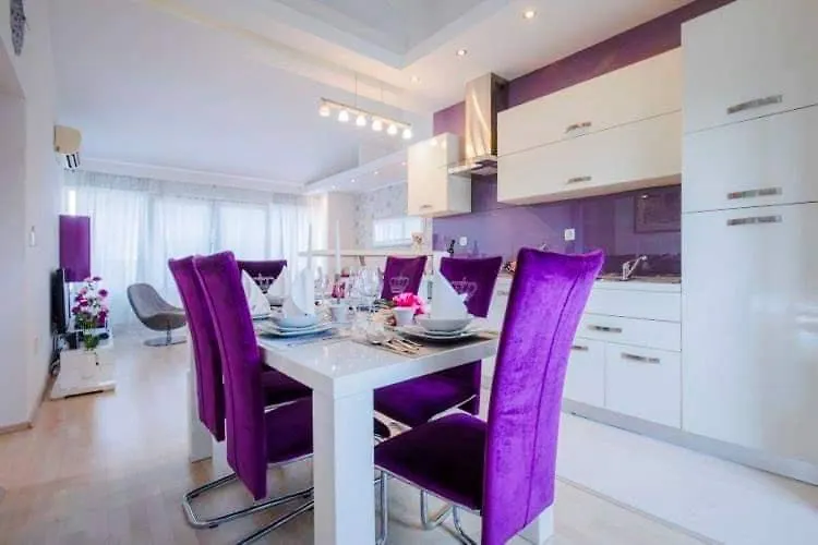 Stylish Suburb Apartment With Private Parking And Wi-Fi In Residential Area Between City Centre And Hidrobaza Beach Pula