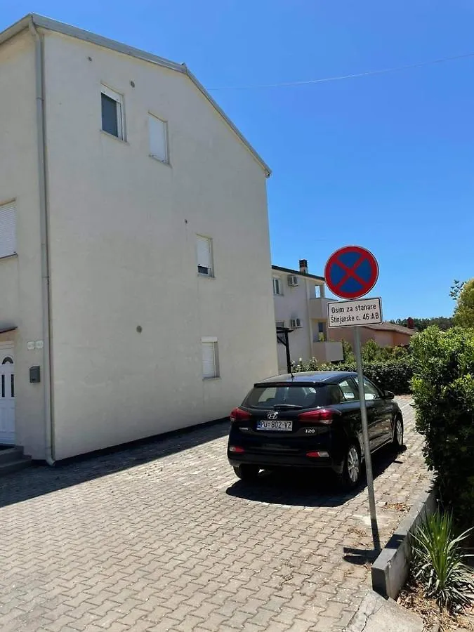 Stylish Suburb Apartment With Private Parking And Wi-Fi In Residential Area Between City Centre And Hidrobaza Beach Pula