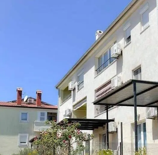 Stylish Suburb Apartment With Private Parking And Wi-Fi In Residential Area Between City Centre And Hidrobaza Beach Pula Croatia