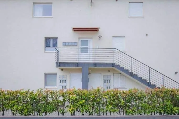 Stylish Suburb Apartment With Private Parking And Wi-Fi In Residential Area Between City Centre And Hidrobaza Beach Pula