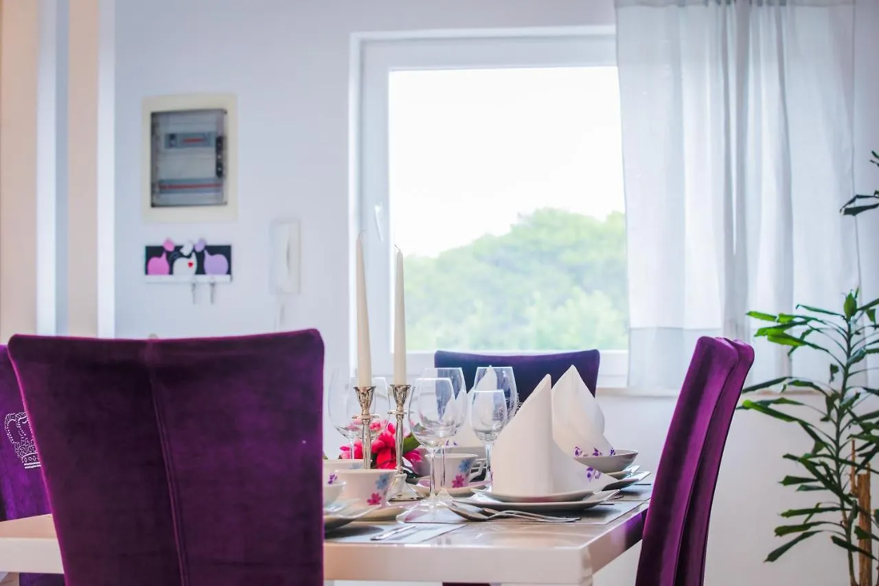 Stylish Suburb Apartment With Private Parking And Wi-Fi In Residential Area Between City Centre And Hidrobaza Beach Pula Croatia